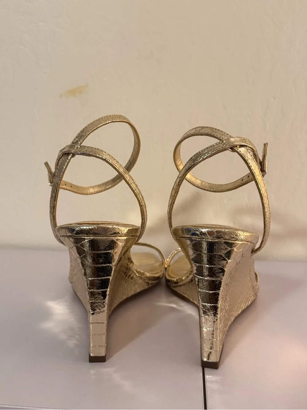 Vince Camuto Gold Metallic Snakeskin Strappy Wedge Heels Size US 8.5 M